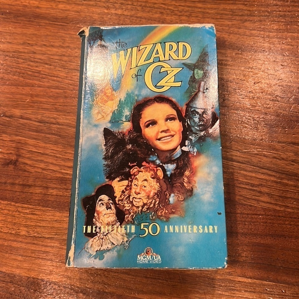 Rare- The Wizard of Oz - Vintage 1989 50th Anniversary VHS - Rare booklet inside